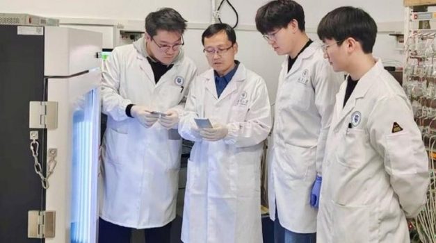 Ilmuwan China Bikin Baterai Mobil Dari Plastik