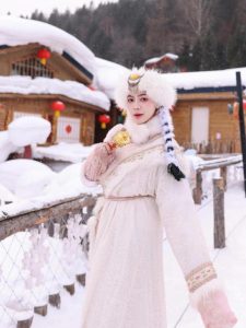 Makeup Douyin: Felicya Angelista Tampil Glamor Di Salju Harbin