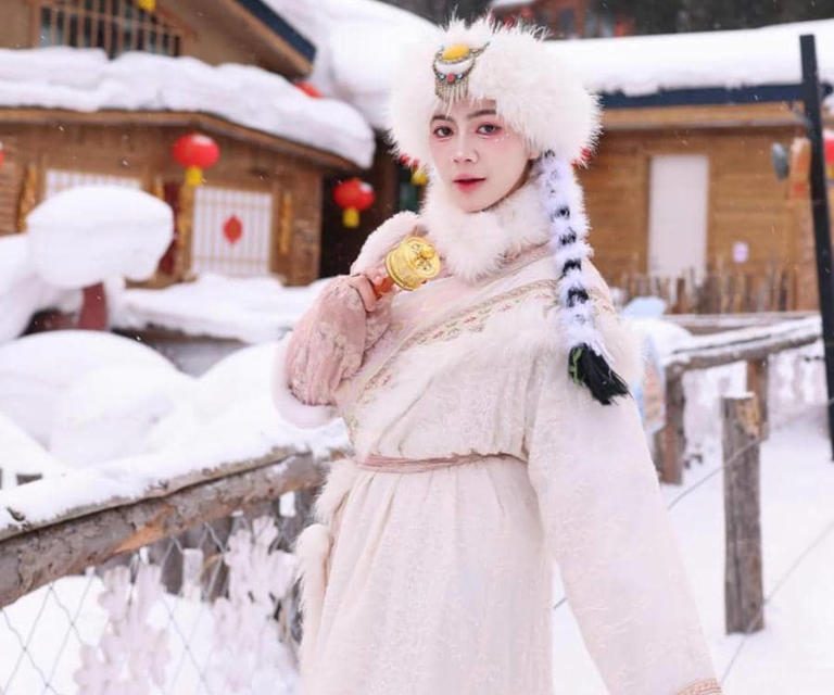 Makeup Douyin: Felicya Angelista Tampil Glamor Di Salju Harbin