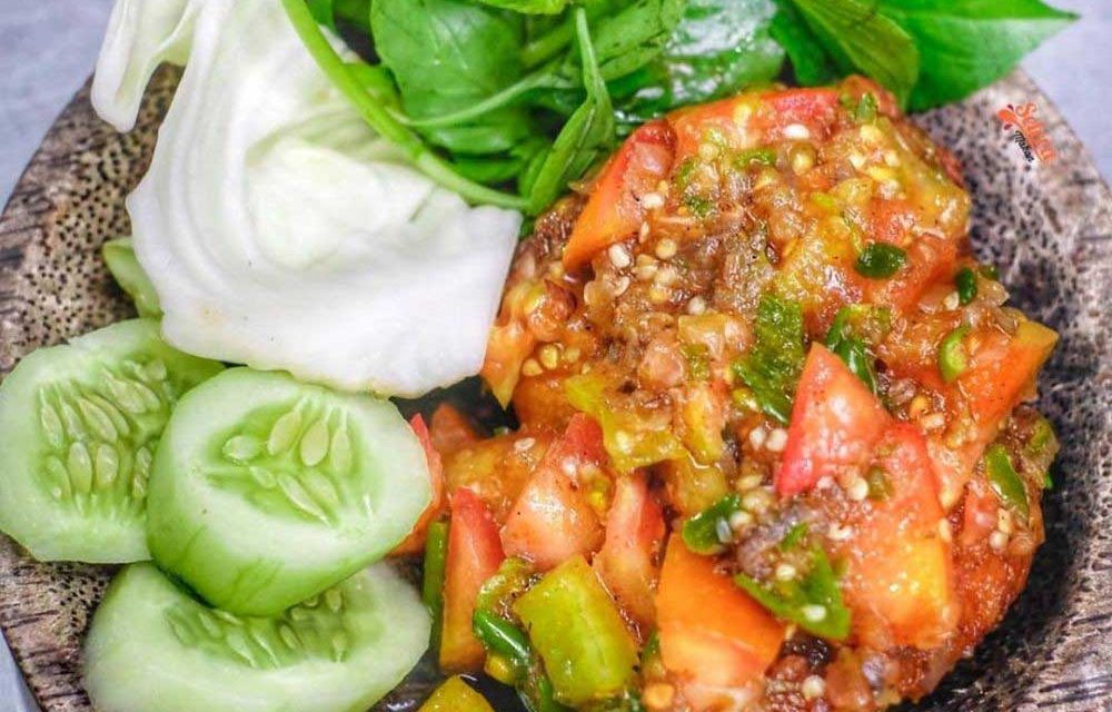 Ayam Pecak: Sajian Pedas Penuh Kejutan Untuk Pecinta Kuliner