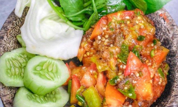 Ayam Pecak: Sajian Pedas Penuh Kejutan Untuk Pecinta Kuliner
