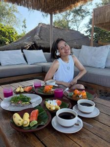 Farida Nurhan Nikmati Liburan Di Gili Trawangan