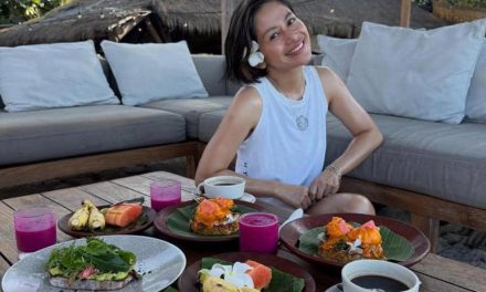 Farida Nurhan Nikmati Liburan Di Gili Trawangan