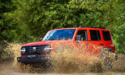 SUV Boxy Gahar! GWM Tank 300 Hybrid 2026 Siap Tantang Rival
