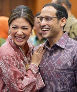 Tak Pernah Goyah, Franka Franklin Selalu Ada Di Sisi Nadiem 