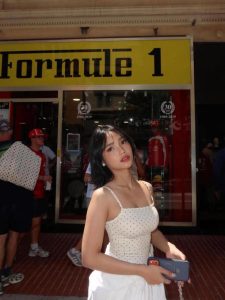 Stylish Banget! Fuji Bikin Netizen Terkesima Saat Liburan Di Nice