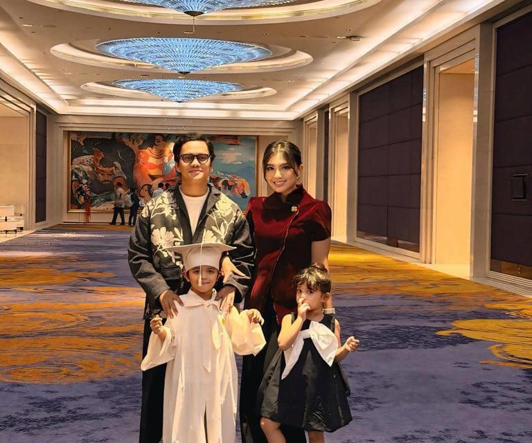 Wisuda Penuh Cinta! Ekspresi TK Ibrahim Bikin Hati Meleleh
