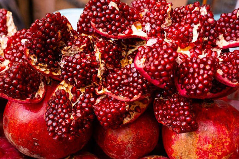 Buah Delima: Si Kecil Merah Dengan Khasiat Besar Untuk Jantung