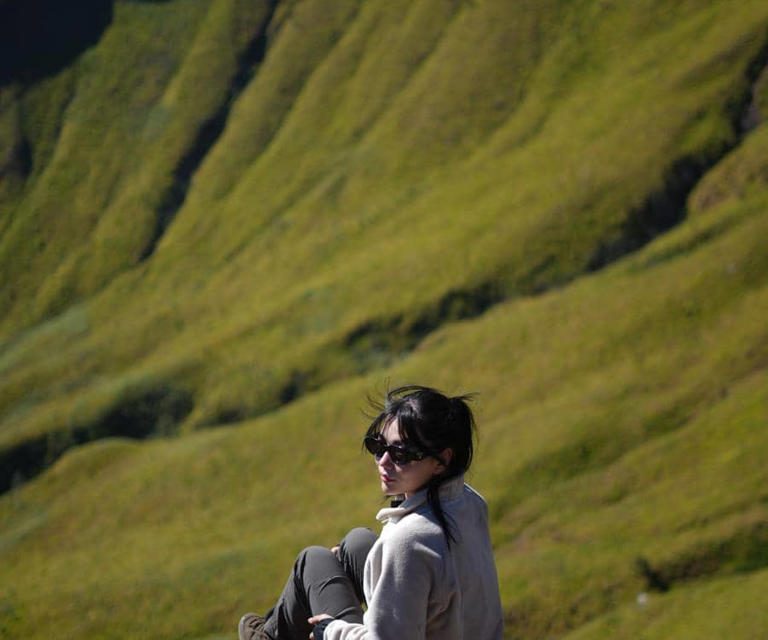Momen Perdana Wendy Walters Taklukkan Gunung Merbabu
