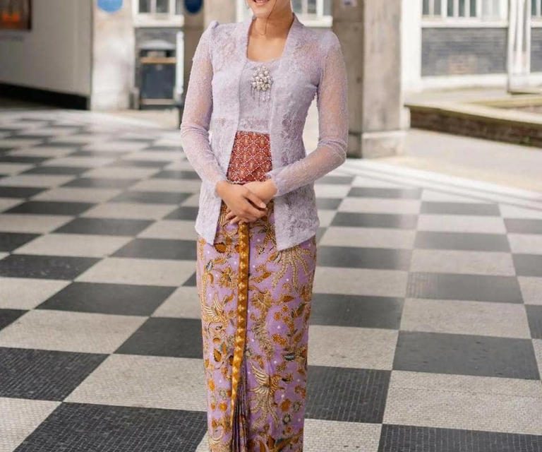 Elegan Tak Lekang Waktu! Model Kebaya Kutu Baru
