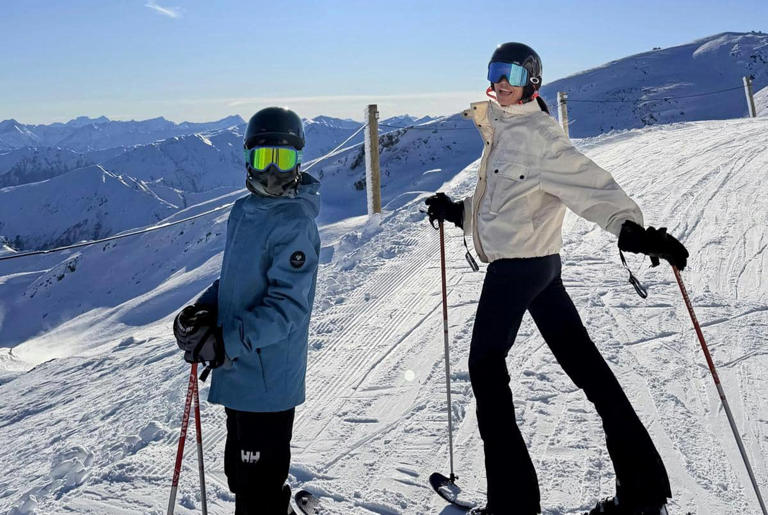 Liburan Keluarga Lisa Haydon! Main Ski Di Selandia Baru