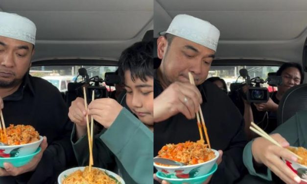 Kebiasaan Bebi Romeo Bikin Gemas, Racik Mie Ayam Untuk Anak