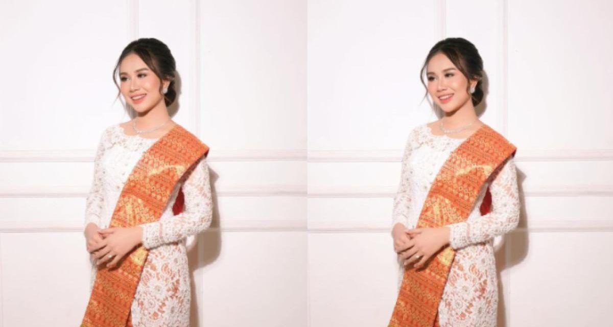 Mayang Lucyana Resmi Sandang Gelar Sarjana, Tangis Haru