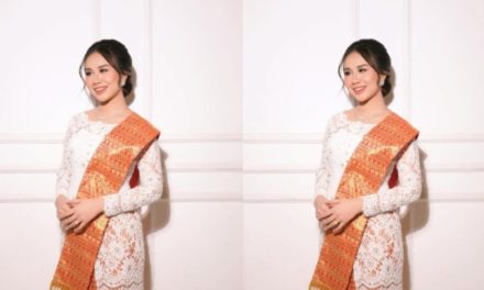 Mayang Lucyana Resmi Sandang Gelar Sarjana, Tangis Haru