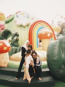 Quality Time! Syahnaz Sadiqah & Jeje Govinda Ajak Anak Berlibur