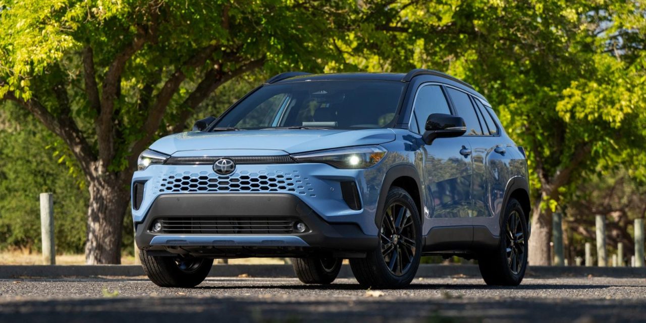 SUV Makin Modern! Toyota Corolla Cross 2026 Punya Grille Baru