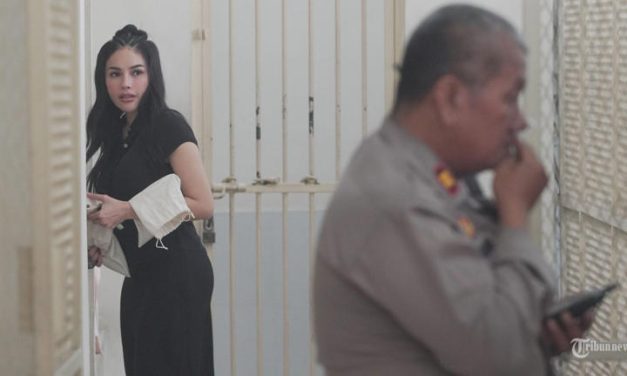 Tangis Sedih! Nikita Mirzani Minta Maaf Pada Anak Dari Penjara