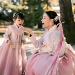 Potret Hangat Rossa Dan Raina Pakai Hanbok Di Korea